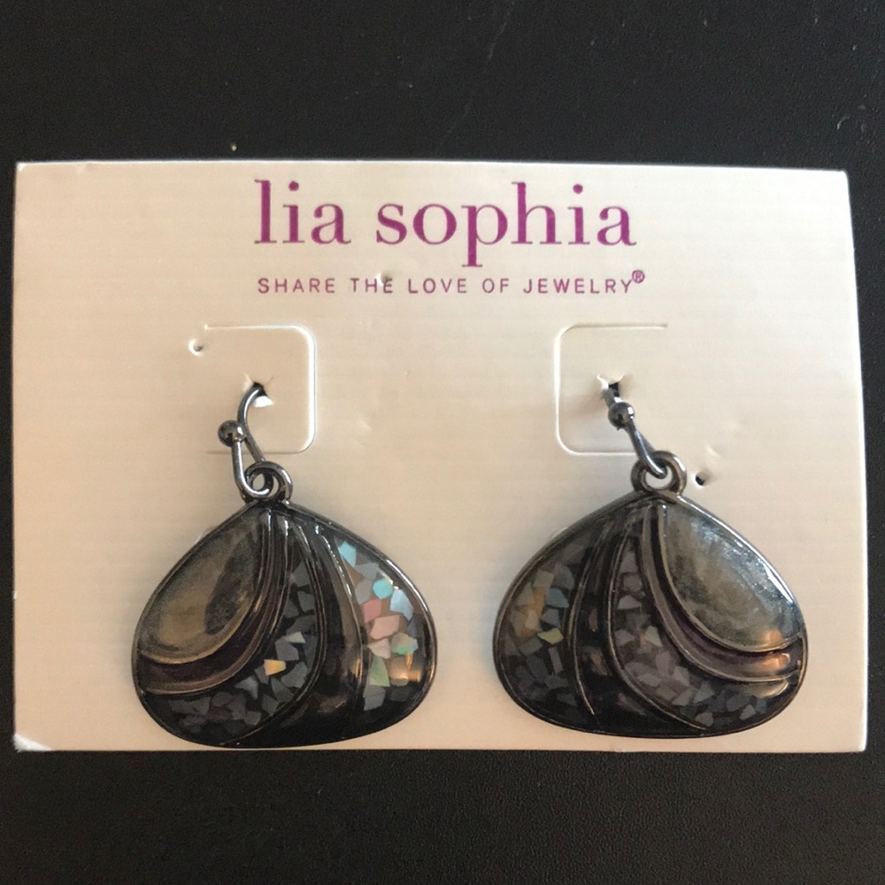 Lia Sophia black shell earrings